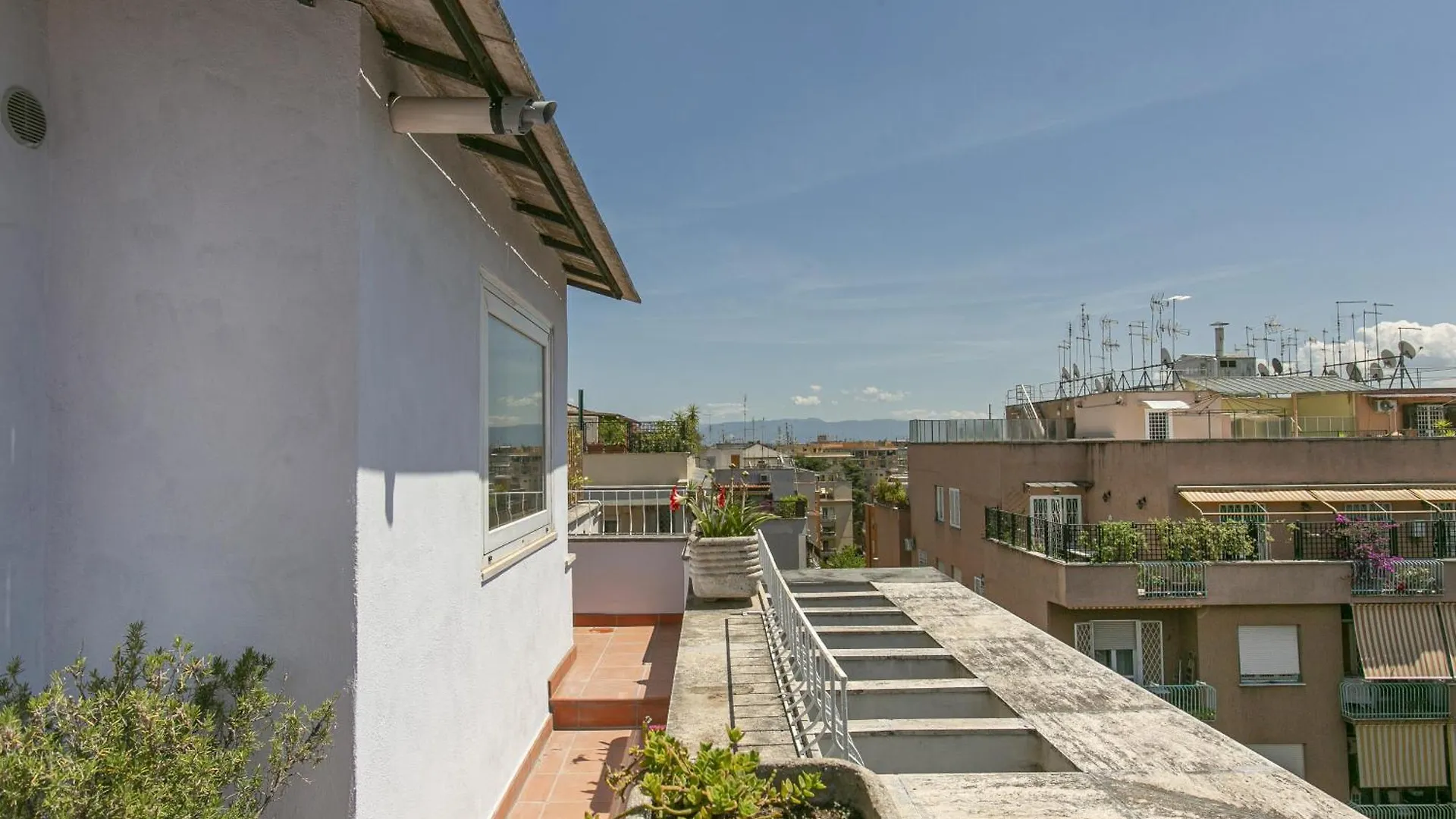 Attico Moderno Con Terrazza Vicino La Metro B Apartment Rome